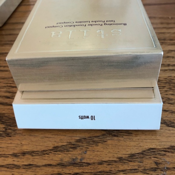 Stila illuminating powder foundation - Picture 7 of 11